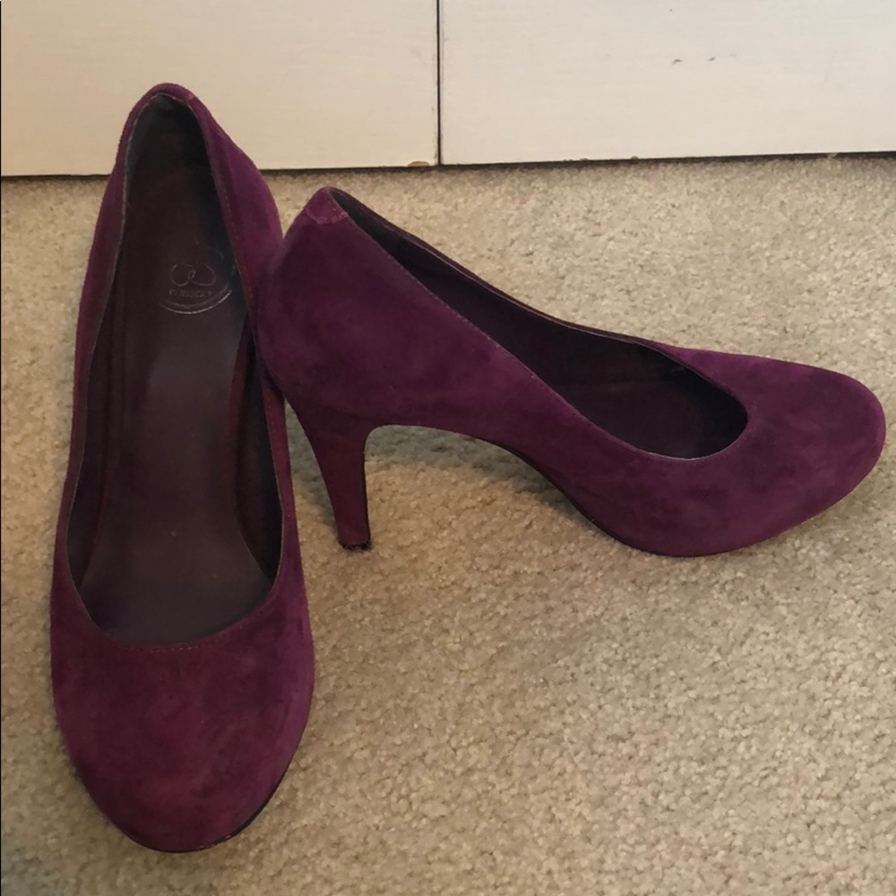 Jessica Simpson magenta suede pumps